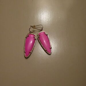 Kendra Scott Neon Pink Arrow Pendant Earringa